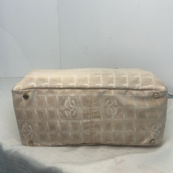 Chanel Travel Line tote in Khaki - Picture 9 of 16